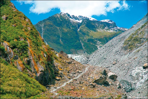 福斯冰河景色宏偉壯闊。