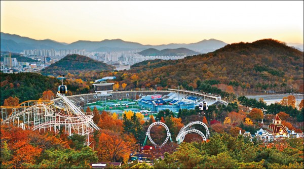 從大邱塔的觀景樓層鳥瞰，大邱全景及鄰近地區景致盡收眼底。