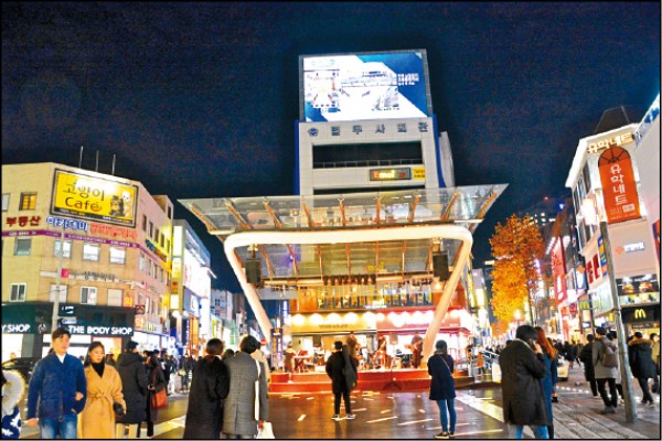 大邱的東城路一帶常被喻為是首爾的明洞，來此逛街購物、品味韓風流行最前線。