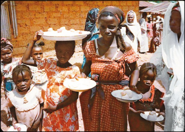 村民一天只吃一餐，因為光是燒柴、煮水，就得花掉一天時間。