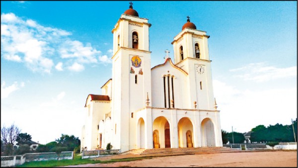 楠普拉的乳白教堂。