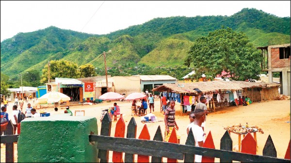 梅坦古拉酒吧外的市場。