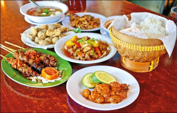 Jejamuran餐廳是以菌菇料理為主特色餐廳，餐廳有自家專門栽培菌菇的園區。