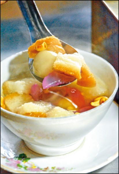 Malioboro大街沿街有許多小吃攤位，甜品也是普見的在地小吃。