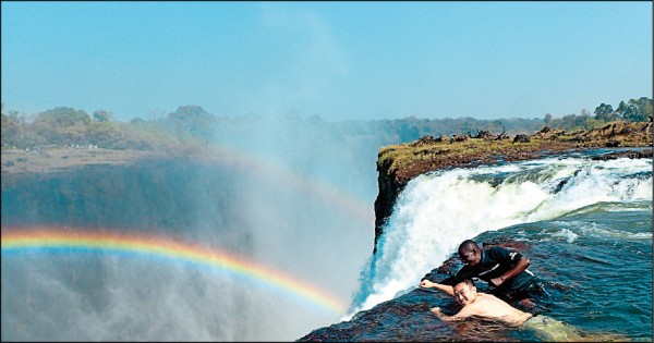 全世界最危險的泳池，刺激程度破表。（Melv Zac攝）