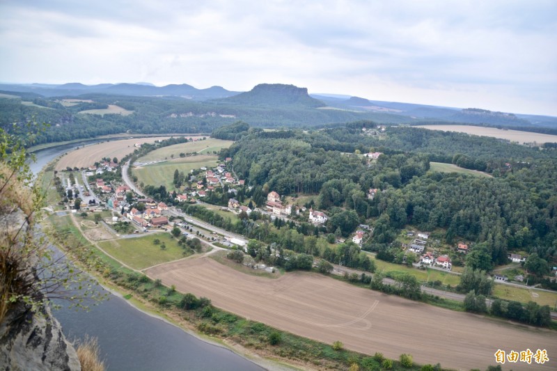 在巴斯泰還可從觀景台居高賞景將易北河美景盡納眼底。（記者莊士賢攝）