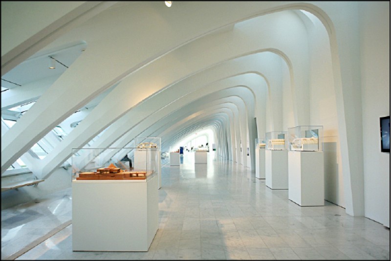 密爾瓦基美術館內的Windhover Hall，整體雪白脫俗。