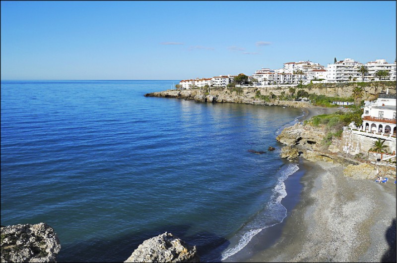 海邊小鎮內爾哈，擁有無敵海景。