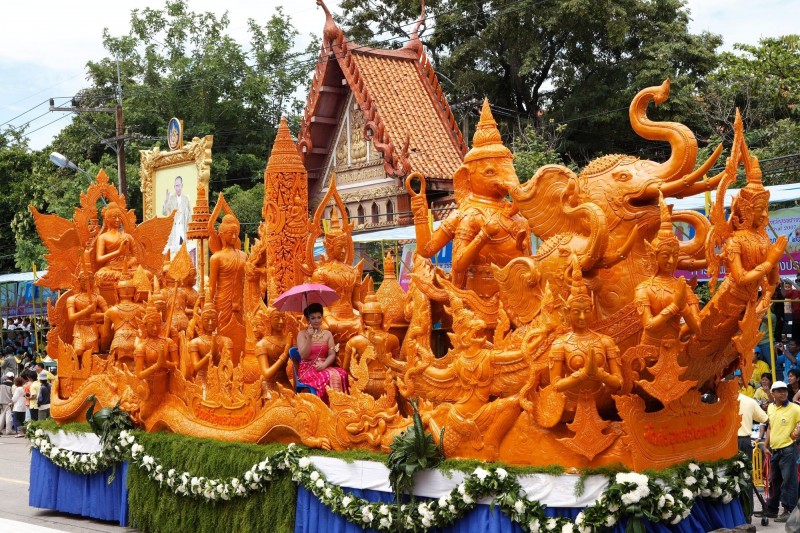 蠟燭雕塑作品多是融合傳統和現代藝術美學，也代表泰國不同地區的特色。（泰國觀光局提供）