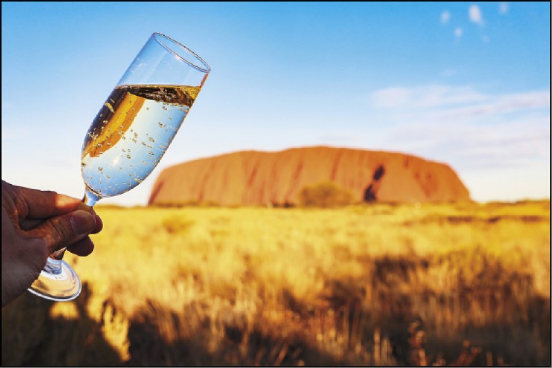 從白天到黑夜、指尖到舌尖，億年烏魯魯玩出新風貌。