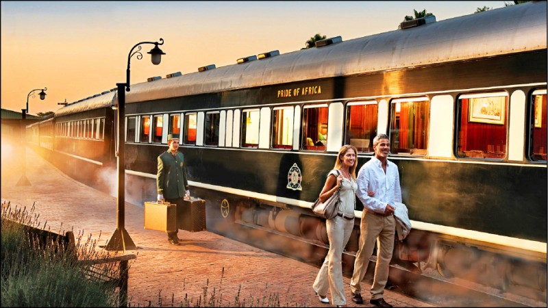 非洲之傲，移動的五星級飯店，一生必住一次。