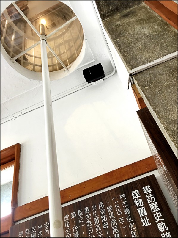 咖啡館一探古蹟身世，發現寶庫般的奉安庫、消防杆。