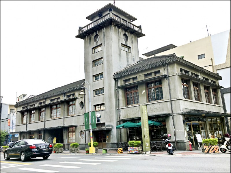 古樸的虎尾合同廳舍，現在變身氣質古蹟建築書店、咖啡館。