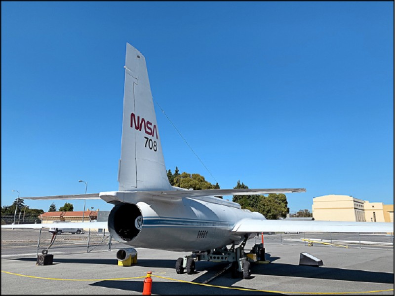 志工爺爺表示，此台間諜機曾經停放過台灣桃園機場。