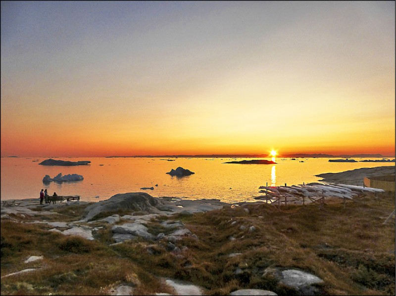 伊盧利薩特港口的落日，美得叫人心醉。