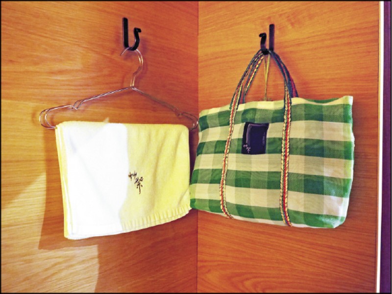 復古茄芷袋用於讓客人方便裝物，相當貼心。