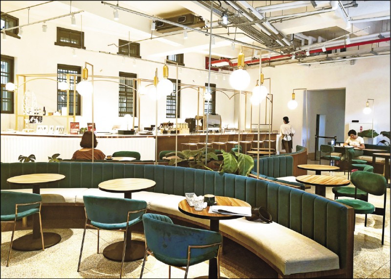 位於南美館1館的溫故知新咖啡館很有復古情懷。