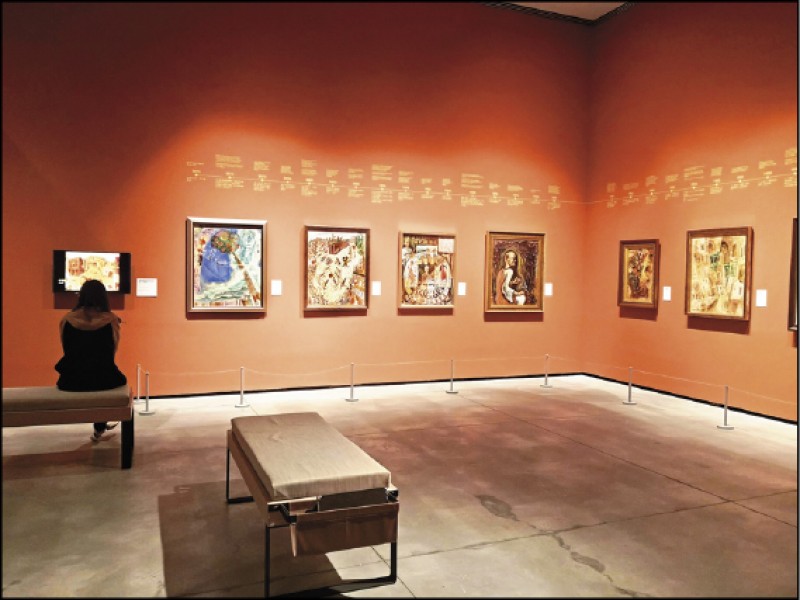 到「藝術家專室」欣賞前輩畫家的經典作品。