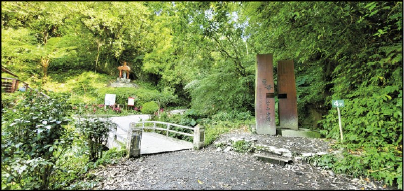 從通天橋開始一路往上的通天路，聖母登山步道從這裡才開始。