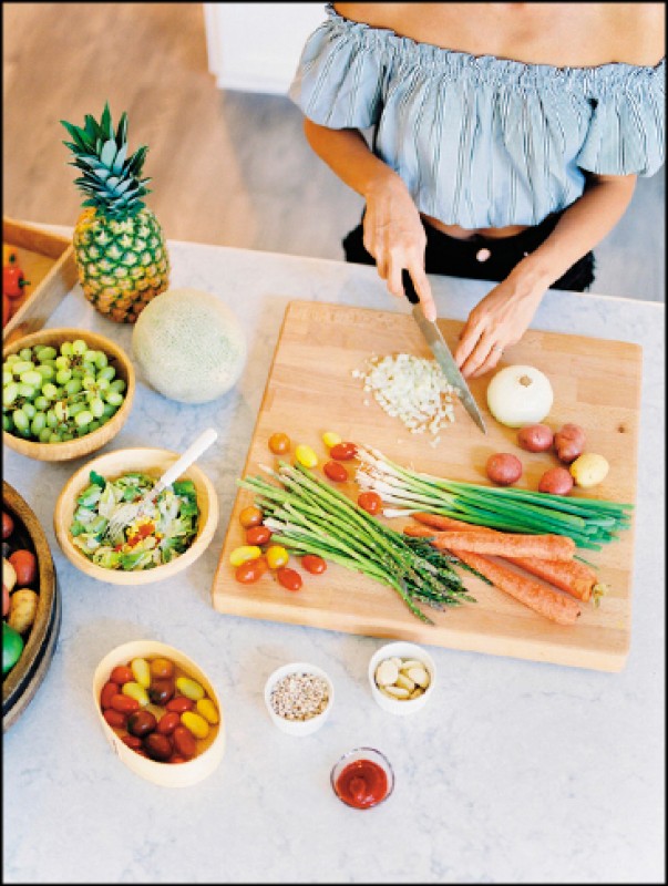 以植物為基礎的全食物飲食，著重於天然、少加工的植物性食品……