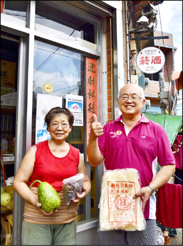 類似柑仔店的炎興商店開業數十年，目前由第三代經營。