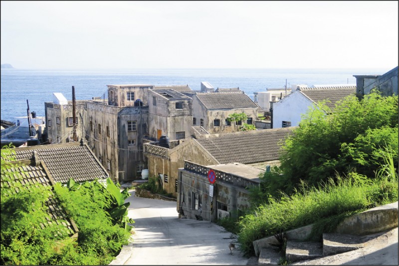 從天湖宮旁望下看，花嶼古典而恬靜。