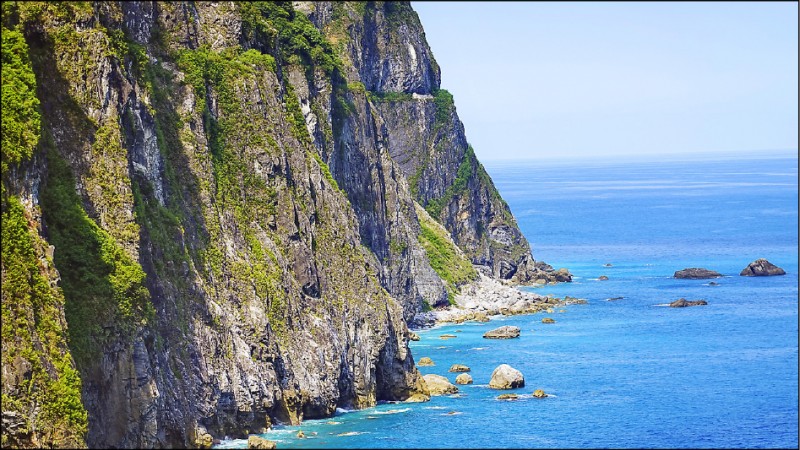 海天一色的清水斷崖，是世界級的美景。
