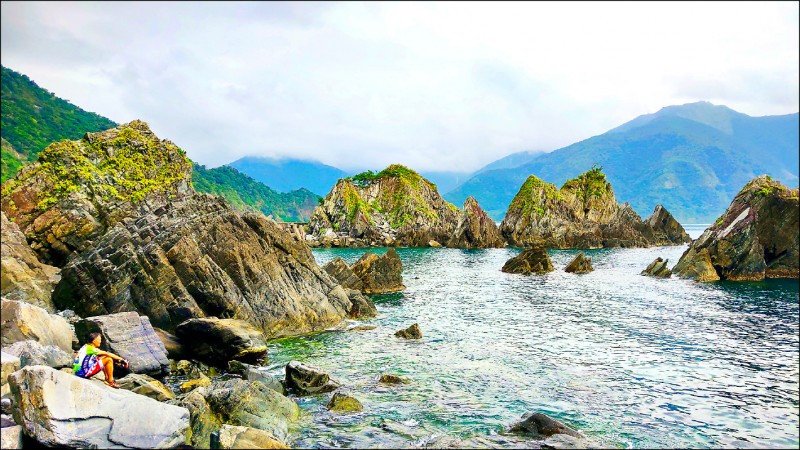 粉鳥林，有台版「下龍灣」之稱，旖旎雅致。