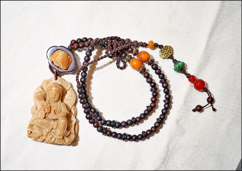 龍宮舍利雕成的觀音像是瑪林遇到凶險狀況時的救星。（攝影／偽日本人MAY）