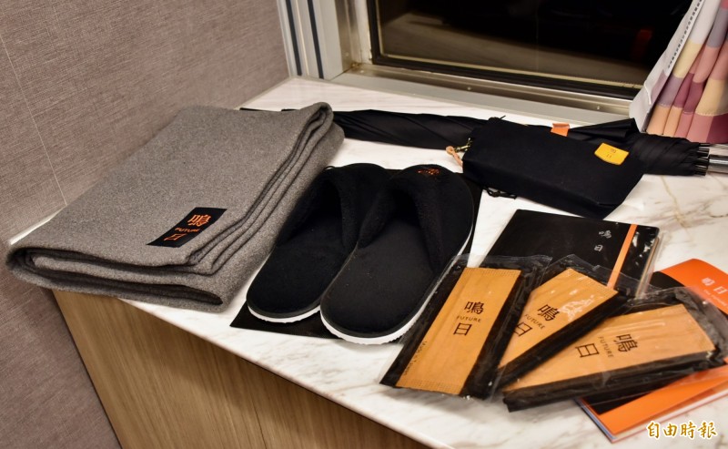 鳴日號跨年首發團還贈送客製化「鳴日禮」。（記者莊士賢攝）