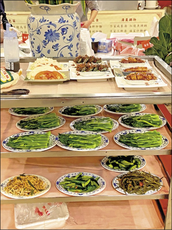 金獅大酒樓是台北少見還有推車的港式飲茶。