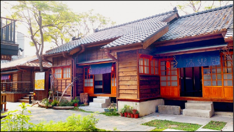 壢小故事森林日式宿舍初建時全是用黑色的日式和瓦。