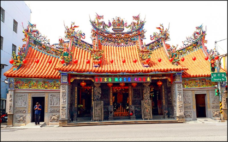 北白川宮能久親王曾借宿的仁海宮，是中壢香火鼎盛的廟宇。