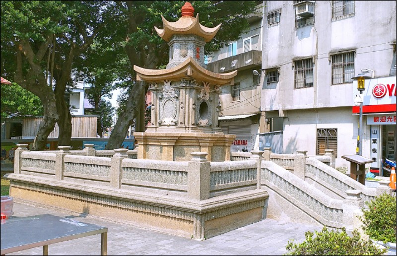 全台唯一具洗石子與巴洛克雕飾風格的聖蹟亭。