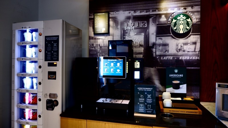 萬楓酒店是全台首間提供星巴克咖啡服務自助吧的飯店。（台中萬楓酒店提供）