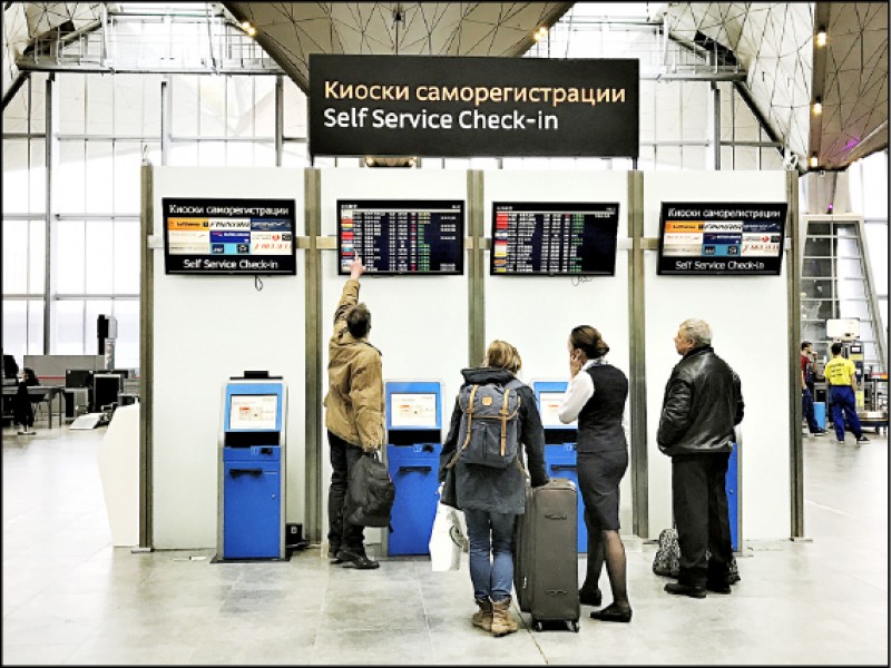 雖然有不少國家已有條件地解封，但因疫情反覆變動，旅客出遊購票仍要掌握最新的訊息。