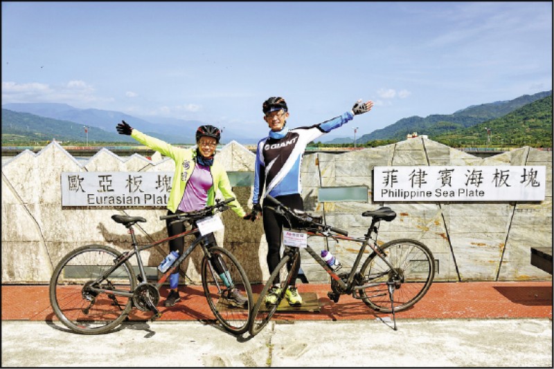 玉富自行車道，是亞洲唯一橫跨兩大板塊的自行車道。