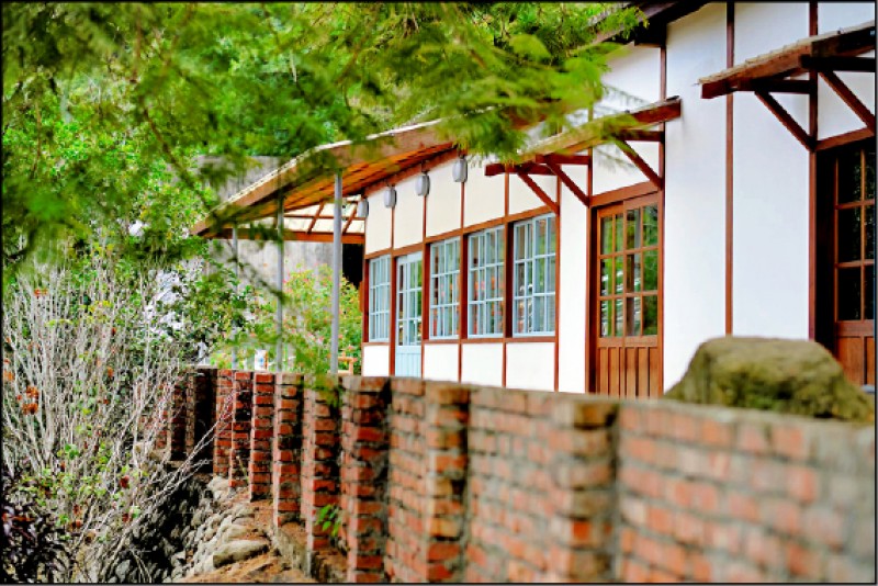 日治時期開採油礦時的醫務室以及部份礦工宿舍已陸續修繕完成。