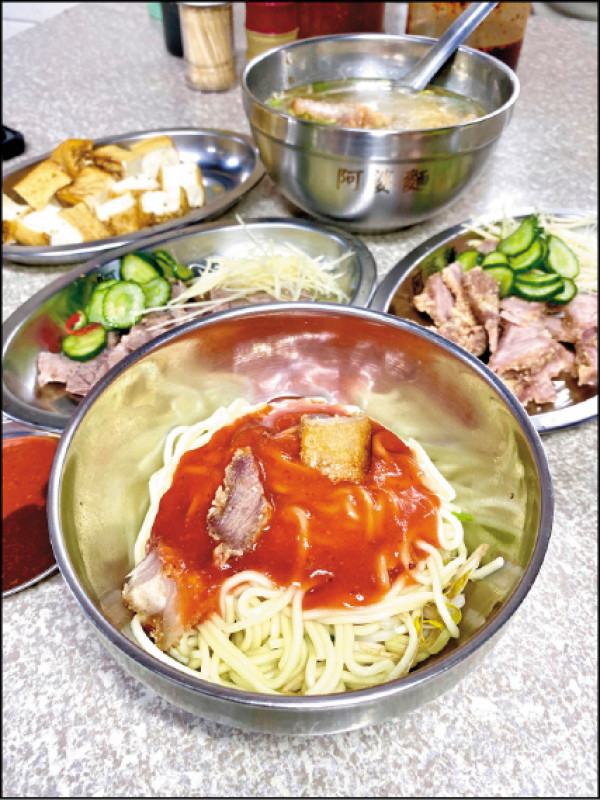 北投市場內傳香3代的阿婆麵。