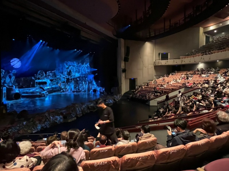 經典百老匯音樂劇《CATS》全台的最終演出來到新竹縣，昨晚吸引大批貓迷進場，今起到20日之前還有5場演出。（記者黃美珠攝）