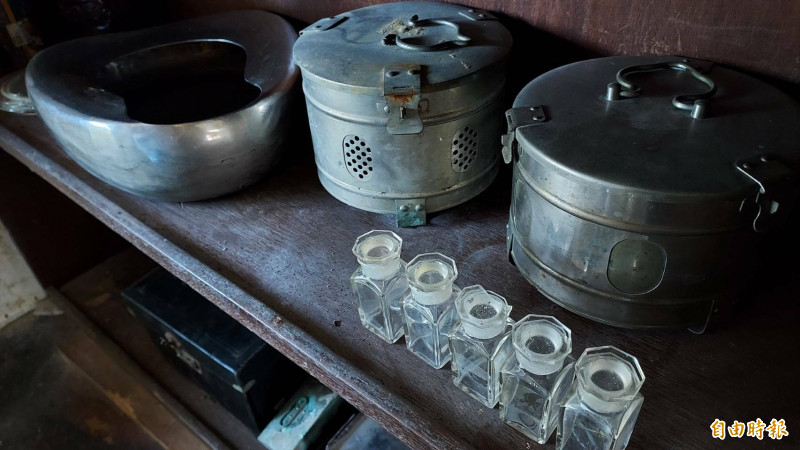 嘉義縣助產士施周靜江的自宅產房設備。（記者林宜樟攝）