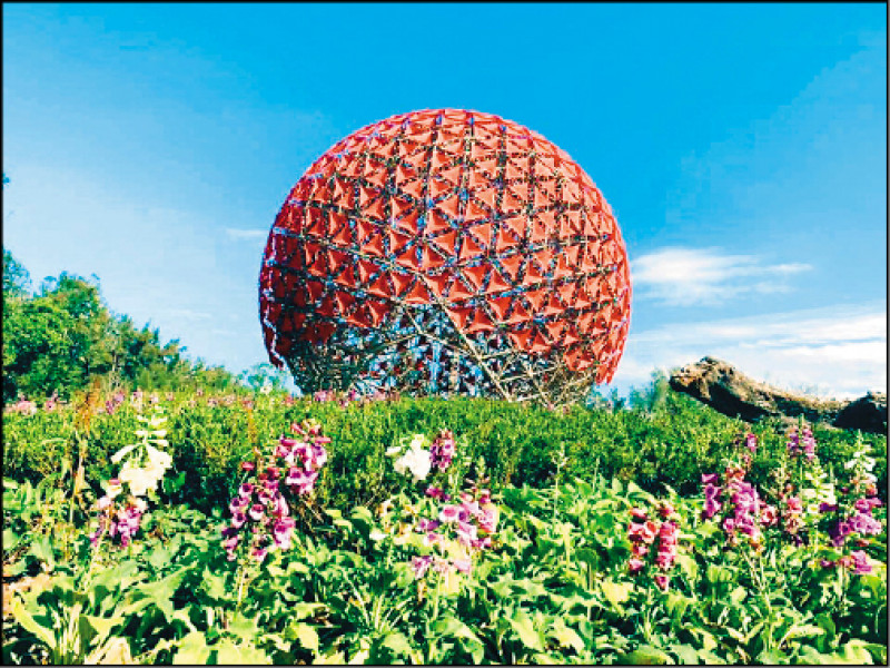 吳書原於2018年花博森林園區，在一大片平原，藉由植栽設計模擬出台灣不同海拔的景象，讓植物適地適用，向世界展現台灣島真實且多樣的樣貌。