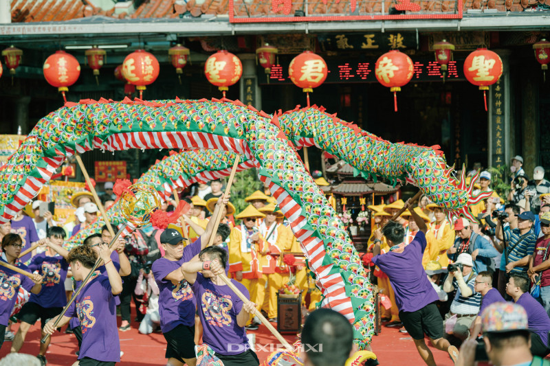 開幕當日出動大溪經典藝陣、三國將軍列隊還有快閃祭典舞、小社頭聯盟齊出動。（大溪大禧提供）