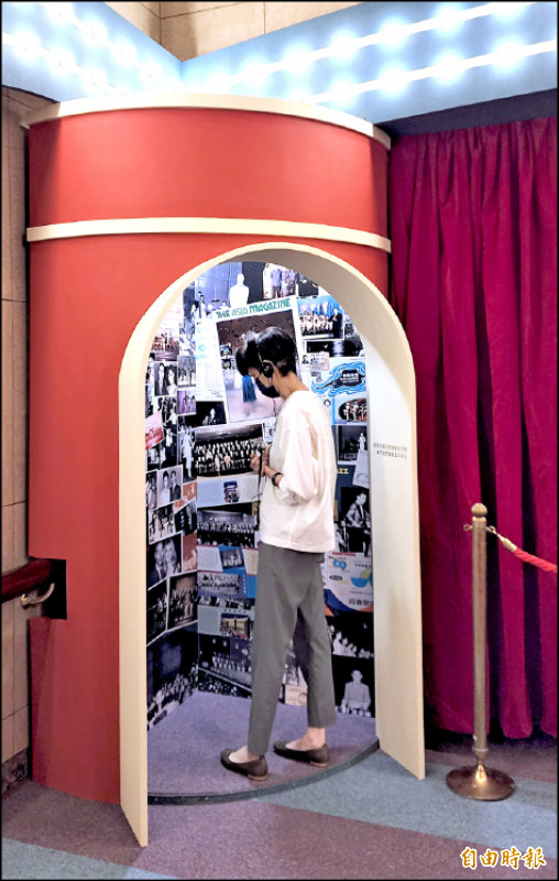 珍貴歷史照片見證台灣爵士樂發展的潮流演變。（記者凌美雪攝）