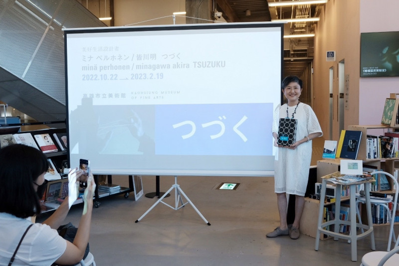 高美館館長李玉玲9日特別北上，宣傳將於今年10月登場的日本設計師皆川明《TSUZUKU》特展。（高美館提供）