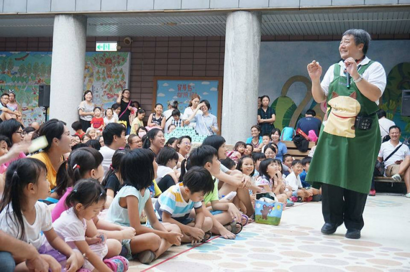 高雄兒美館胖叔叔說中秋故事活動，往年於受到孩童熱烈歡迎，如今疫情趨緩，今年活動將於8月21日回歸。（高美館提供）