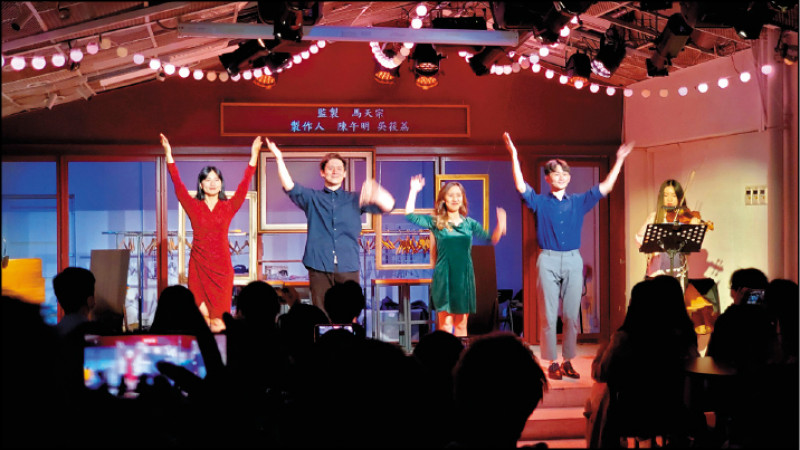 南村劇場打造演員與觀眾幾乎零距離的親密感。