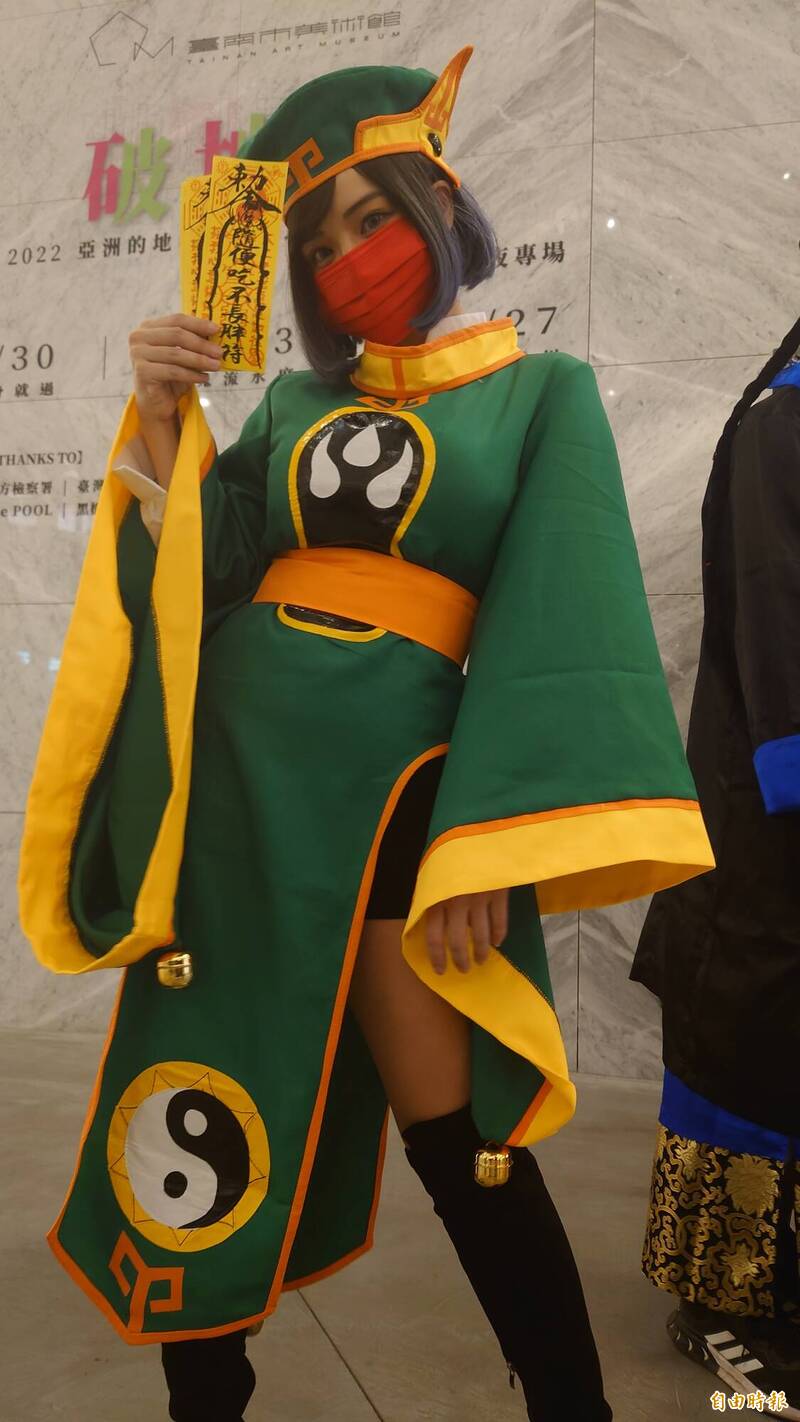 台南掀起Cosplay風潮。圖為網紅郭鬼鬼參加7月30日南美館首場Cosplay活動。（記者洪瑞琴攝）