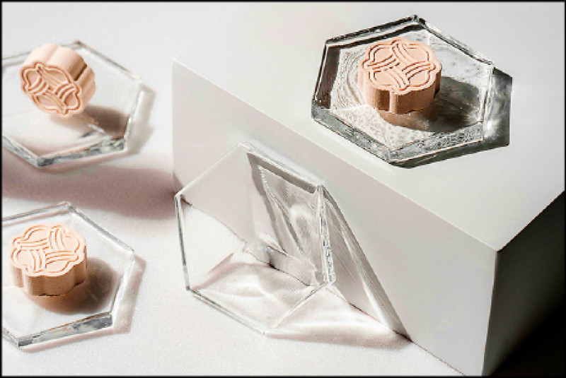 SESN夏樹沐石於透明市集展出的山線角盤。（新竹市政府提供）