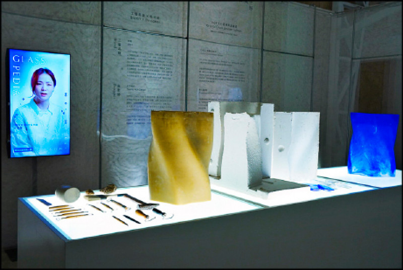 琉園與向罕設計合作，結合仿生流體與琉璃工藝，運用玻璃「流動」特性，打造融合自然有機紋理及流動漸層色彩的透明雕塑作品。